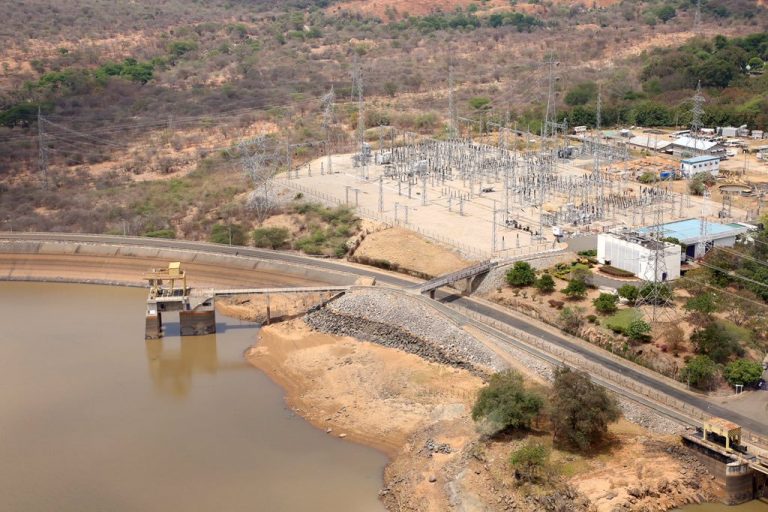 Kamburu Dam